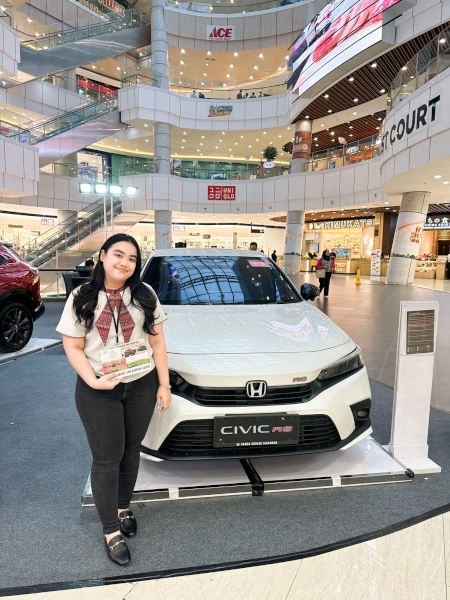 nadya_sales_consultant_honda_soleh_iskandar